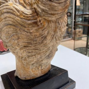 Une tête de satyre en marbre, époque romaine, 2/3ème — photo 11