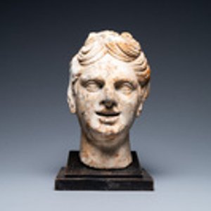 Une tête de satyre en marbre, époque romaine, 2/3ème — photo 2