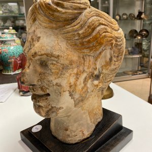 Une tête de satyre en marbre, époque romaine, 2/3ème — photo 7