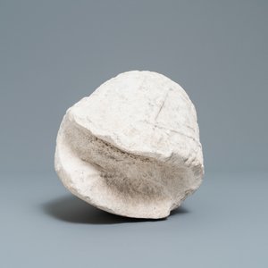 Une tête d'évêque en pierre sculptée, France, 14/15ème — photo 6