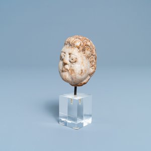 Une tête d'homme en marbre sculpté de style roman, 14/15ème — photo 1