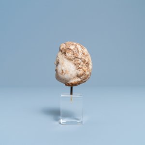 Une tête d'homme en marbre sculpté de style roman, 14/15ème — photo 3