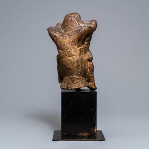 Une tête d'une Bodhisattva en pierre sculptée, Chine, prob. Ming — photo 4