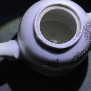 Une théière à décor d'un paysage hivernale et une chôpe couverte en porcelaine de Chine, 20ème — photo 9