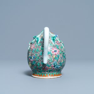 Une théière 'cadogan' en forme de pêche en porcelaine de Chine famille rose, Qianlong — photo 3