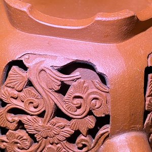 Une théière couverte ajourée à double parois en grès de Yixing, Chine, Kangxi — photo 17