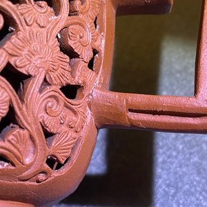 Une théière couverte ajourée à double parois en grès de Yixing, Chine, Kangxi — photo 9