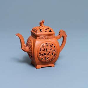 Une théière couverte ajourée en grès de Yixing, Chine, Kangxi — photo 1