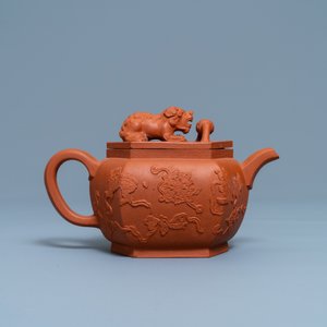 Une théière couverte de forme hexagonale en grès de Yixing, Chine, Kangxi — photo 4