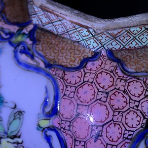 Une théière couverte de forme octagonale en porcelaine de Chine famille rose, Yongzheng — photo 18