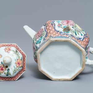 Une théière couverte de forme octagonale en porcelaine de Chine famille rose, Yongzheng — photo 7