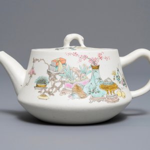 Une théière couverte en biscuit émaillé de style qianjiang cai, Chine, datée 1894 — photo 2