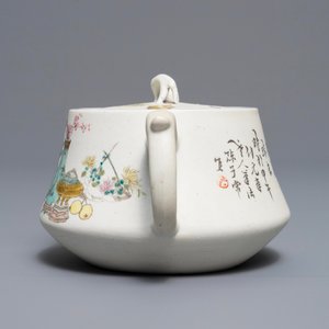 Une théière couverte en biscuit émaillé de style qianjiang cai, Chine, datée 1894 — photo 5