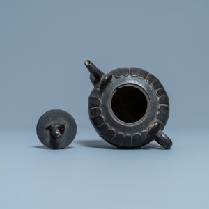 Une théière couverte en bronze laqué, Chine, Yuan — photo 6