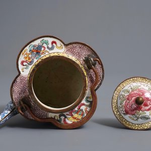 Une théière couverte en émaux de Canton à décor d'insectes, oiseaux et fleurs, Qianlong — photo 5