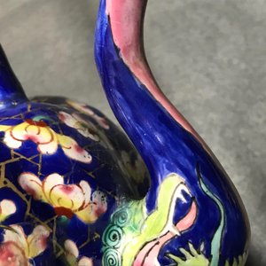 Une théière couverte en émaux de Canton à décor floral, 18/19ème — photo 21