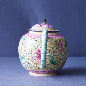 Une théière couverte en émaux de Canton, Chine, Qianlong — photo 11
