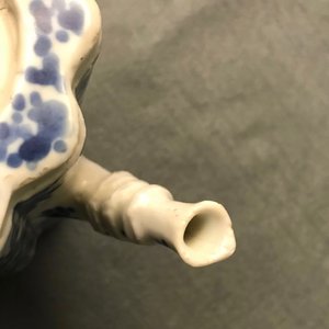 Une théière couverte en forme de bambou en porcelaine de Chine bleu et blanc, Kangxi — photo 14