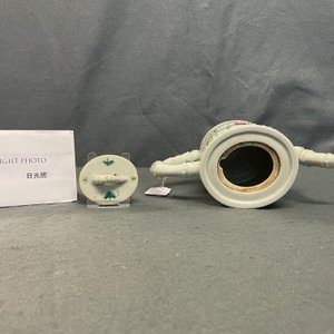 Une théière couverte en forme de bambou en porcelaine de Chine famille rose, 19ème — photo 13