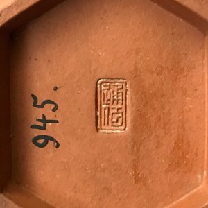 Une théière couverte en grès de Yixing à monture dorée, Chine, Kangxi — photo 9