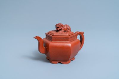 Une théière couverte en grès de Yixing, Chine, Kangxi
