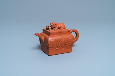 Une théière couverte en grès de Yixing, Chine, Kangxi