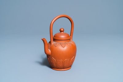 Une théière couverte en grès de Yixing, Chine, Kangxi