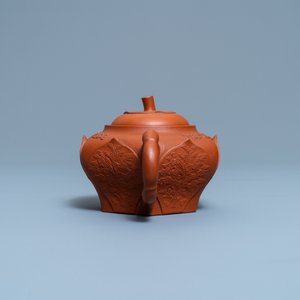 Une théière couverte en grès de Yixing en forme de lotus, Kangxi — photo 3