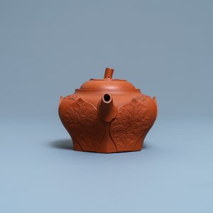 Une théière couverte en grès de Yixing en forme de lotus, Kangxi — photo 5