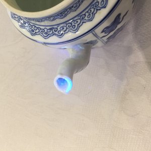 Une théière couverte en porcelaine de Chine bleu et blanc à décor d'antiquités, Kangxi — photo 8