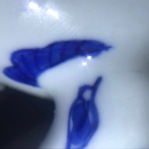 Une théière couverte en porcelaine de Chine bleu et blanc à décor d'antiquités, Kangxi — photo 9