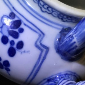 Une théière couverte en porcelaine de Chine bleu et blanc, Kangxi — photo 16