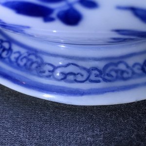 Une théière couverte en porcelaine de Chine bleu et blanc, Kangxi — photo 17