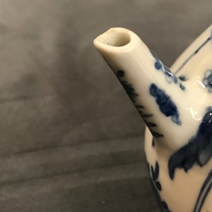 Une théière couverte en porcelaine de Chine bleu et blanc, Kangxi — photo 8
