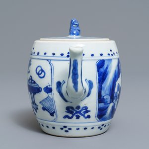 Une théière couverte en porcelaine de Chine bleu et blanc, Kangxi — photo 3