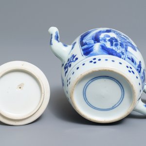 Une théière couverte en porcelaine de Chine bleu et blanc, Kangxi — photo 7