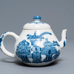 Une théière couverte en porcelaine de Chine bleu et blanc, marque de Jiajing, Kangxi — photo 4