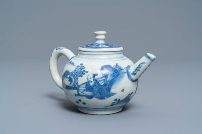 Une théière couverte en porcelaine de Chine en bleu et blanc, épave du Hatcher cargo, époque Transition