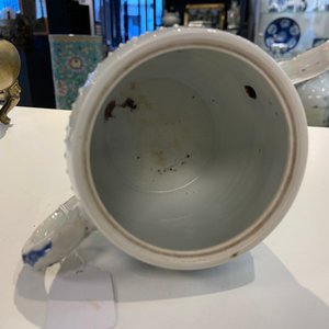 Une théière couverte en porcelaine de Chine en bleu et blanc, Kangxi — photo 14