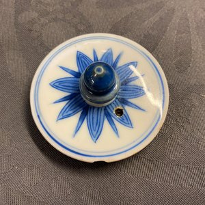 Une théière couverte en porcelaine de Chine en bleu et blanc, Kangxi — photo 12