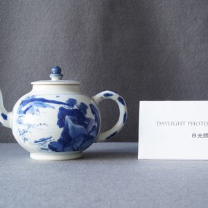Une théière couverte en porcelaine de Chine en bleu et blanc, Kangxi — photo 8