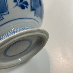 Une théière couverte en porcelaine de Chine en bleu et blanc, Kangxi — photo 14