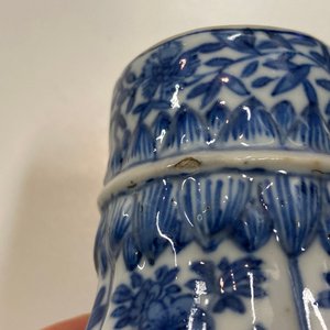 Une théière couverte en porcelaine de Chine en bleu et blanc, Kangxi — photo 14