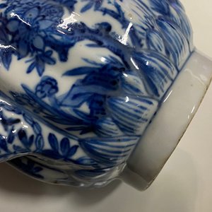 Une théière couverte en porcelaine de Chine en bleu et blanc, Kangxi — photo 15