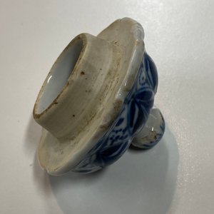 Une théière couverte en porcelaine de Chine en bleu et blanc, Kangxi — photo 9