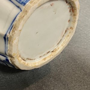 Une théière couverte en porcelaine de Chine en bleu et blanc, Kangxi — photo 13