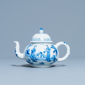 Une théière couverte en porcelaine de Chine en bleu et blanc, marque de Jiajing, Kangxi — photo 2
