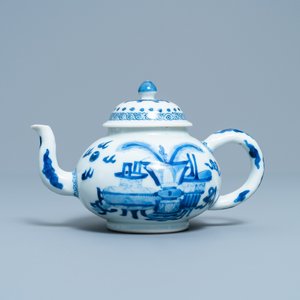 Une théière couverte en porcelaine de Chine en bleu et blanc, marque de Jiajing, Kangxi — photo 2
