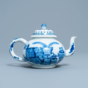 Une théière couverte en porcelaine de Chine en bleu et blanc, marque de Jiajing, Kangxi — photo 4
