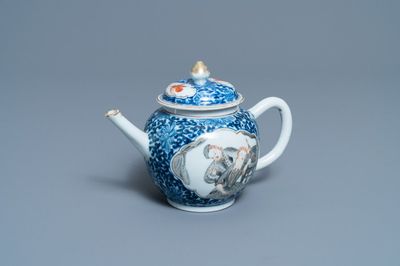 Une théière couverte en porcelaine de Chine en grisaille et bleu et blanc, 19ème